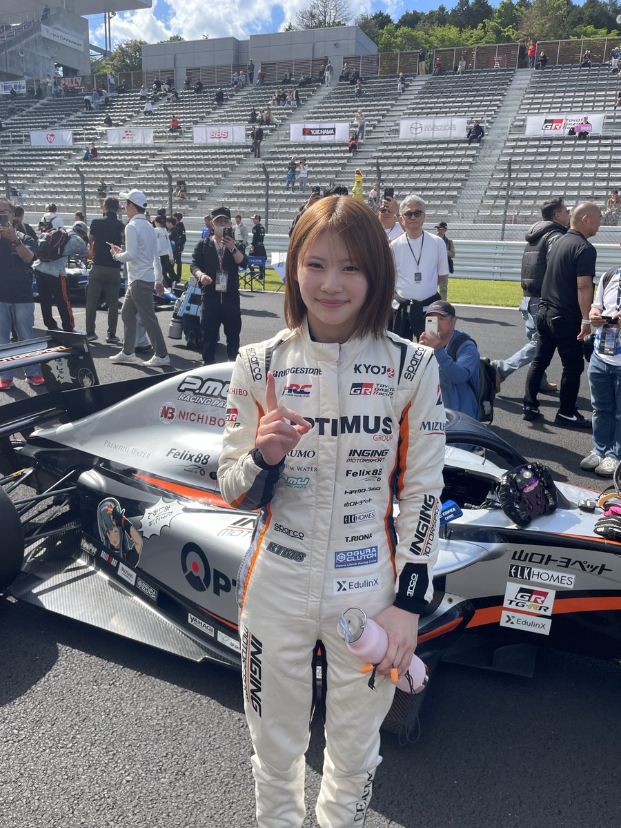 TakE2imho's tweet photo. 昨年のRd.2以来 ... 少しでも #inging の、富下李央菜選手  @tomishitariona の1番時計の力になればと思い、26年の  #KYOJO Rd.1に個スポし且つ現地応援に ... そしたらもう嬉しい涙×２の1日に😭予選、スプリントときたので、明日の決勝もがんばれ〜🏁✨✨
#インギング
#KYOJO_BS
#おめでとう李央菜 https://t.co/THEKSuBzkW