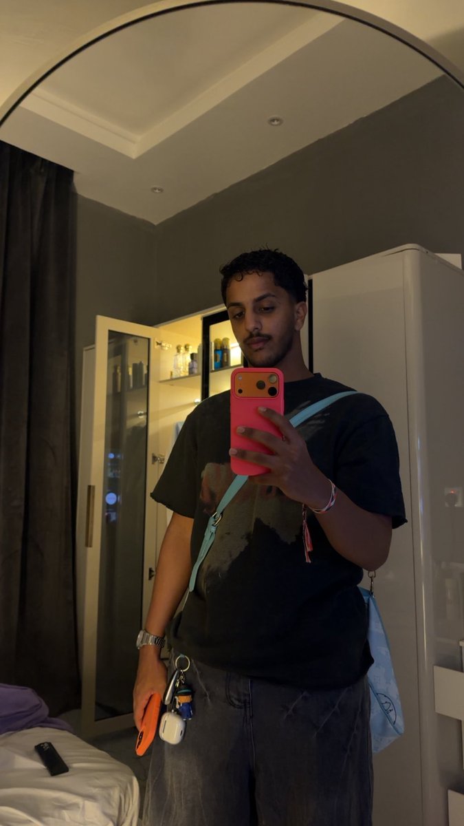 7adxb10f's tweet photo. 👨🏽‍🦳 https://t.co/RVWBZTKVkt