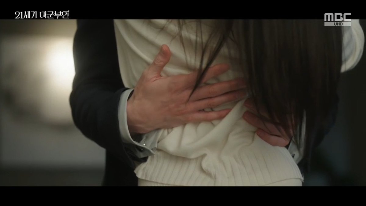 drowninginbaek's tweet photo. his hands... HIS HANDS AAAAAA #PerfectCrownEp10 https://t.co/m0aI7nXYyS
