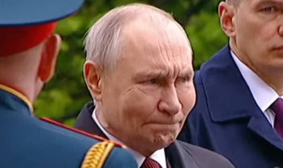 DumortierEmily's tweet photo. Poutine est resté 20 minutes à sa parade, il est rentré dans sa voiture blindée, entouré de ses nombreux gardes du corps.
Tout ça pour ça 😜🤭
#putinhuilo https://t.co/uji3kq8NZ3