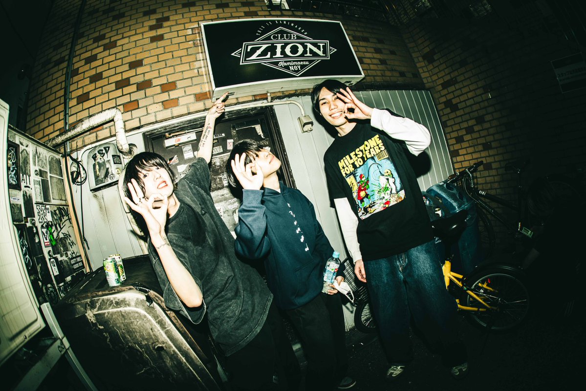 【ライブ終了！】

2026.05.09. 名古屋上前津club ZION
"ZOOPANK 2026 TOUR"

1. Orange
2. 秋は枯れて
3. ヒカリ
4. forget
5. years
6. ラストナンバー
7. Sunny Day
8. over
9. この日々が咲くまで
10. 紬
11. Dropped Pudding

ZOOPANKツアー初日ありがとうございました！

📸 <a href="/bamboo_inside6/">竹内 裕都</a>