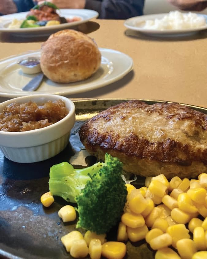 daigo_glocal's tweet photo. 【COCO’S】瓜破西 平野店

ファミレスですが両親とディナー🥂

自分は人生初のココス🍽️
順当にハンバーグから頂きました🙏 https://t.co/JDbVv36Ztq