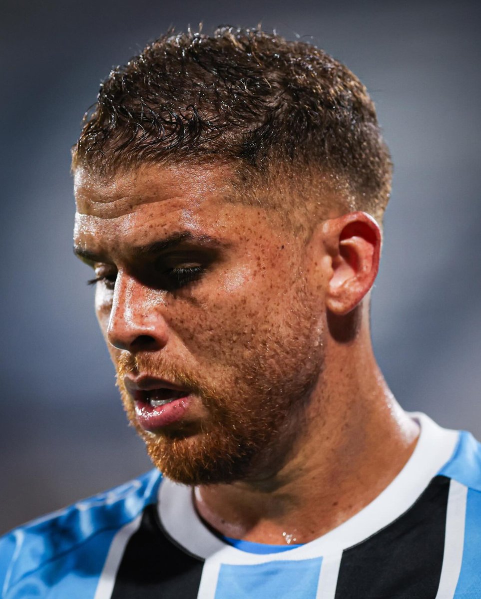 GremioInfo_'s tweet photo. Gustavo Cuéllar realizou uma notificação extrajudicial ao Grêmio na última quinta-feira (7). O clube já tem valores em atraso com o volante. 

O colombiano teve o seu contrato rescindido em fevereiro deste ano e receberá aproximadamente R$ 15 milhões. Cuéllar não abriu mão de nenhum valor. 

🗞 João Batista Filho 
📸 Marru Foto