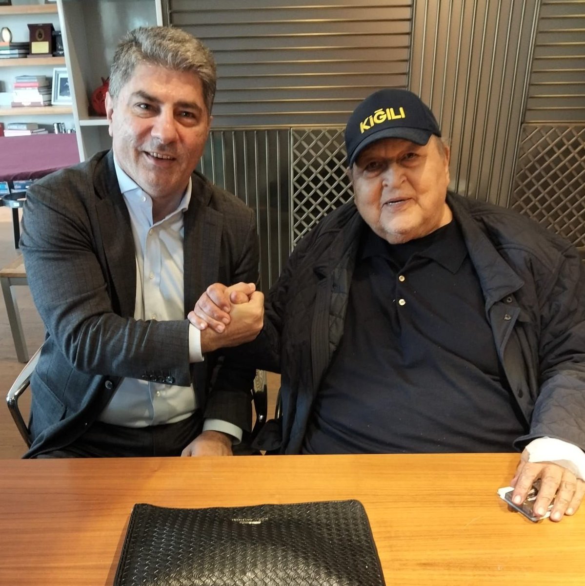 nexustransfer's tweet photo. 🚨 Abdullah Kiğılı: "Hakan Safi'nin sonuna kadar onun yanındayım ve destek vereceğim.

Aziz Yıldırım, 20 yıl başkanlık yaptı, yetmez mi? Artık genç kuşaklar Fenerbahçe’yi ele almalı." (Patronlar Dünyası) https://t.co/cEWRnNm15H