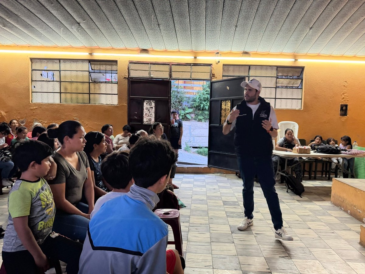 RamonHernande23's tweet photo. Sigue afiliación de Cabal
 en la Capital 

El joven político José Araneda, coordinador metropolitano del partido político CABAL, realizó una exitosa jornada de afiliación en la lotificación Colinas 1, ubicada en la zona 1 de la Ciudad de Guatemala, donde vecinos del sector participaron activamente y manifestaron su interés en sumarse al proyecto político. 

Durante la actividad, Araneda hizo un llamado a la comunidad para organizarse y comenzar la formación de estructuras territoriales sólidas, destacando la importancia de impulsar una renovación de liderazgos que permita llevar nuevas ideas y perfiles al Congreso de la República de Guatemala. 

Según indicó, la participación ciudadana será clave de cara a los retos políticos de los próximos años.
#PartidoCabal #Afiliacion #AñoPreelectoral