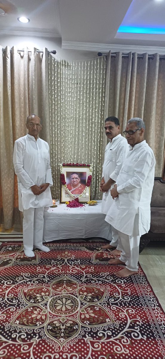 KumarDinesh185's tweet photo. आज माता जी की 5 वी पुण्यतिथि पर दिल्ली प्रदेश कांग्रेस कमेटी के अध्यक्ष भाई देवेंद्र यादव जी, पूर्व अध्यक्ष श्री अनिल चौधरी जी, पूर्व अध्यक्ष श्री जय प्रकाश अग्रवाल जी एवम पूर्व अध्यक्ष श्री सुभाष चोपड़ा जी ने आयोजित कार्यक्रम में सम्मिलित होकर श्रद्धांजलि अर्पित की। https://t.co/K2Ojih4Q8W