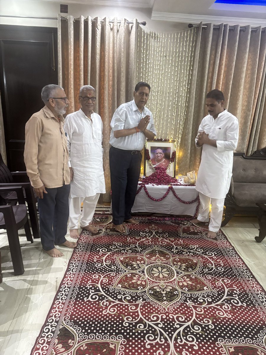 KumarDinesh185's tweet photo. आज माता जी की 5 वी पुण्यतिथि पर दिल्ली प्रदेश कांग्रेस कमेटी के अध्यक्ष भाई देवेंद्र यादव जी, पूर्व अध्यक्ष श्री अनिल चौधरी जी, पूर्व अध्यक्ष श्री जय प्रकाश अग्रवाल जी एवम पूर्व अध्यक्ष श्री सुभाष चोपड़ा जी ने आयोजित कार्यक्रम में सम्मिलित होकर श्रद्धांजलि अर्पित की। https://t.co/K2Ojih4Q8W
