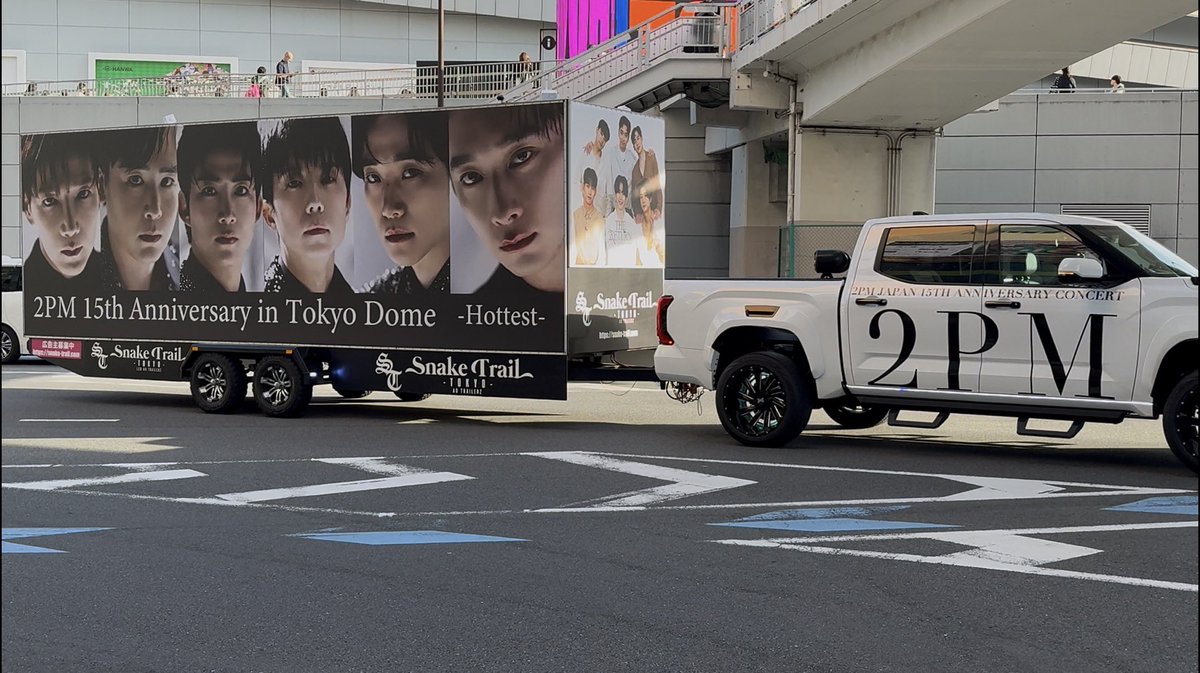 bretonkai's tweet photo. 2PMのアドトレーラーに遭遇！
行ったばかりだったので、もう一周待ちましたw
 #2PM https://t.co/HnVwvvV1L6