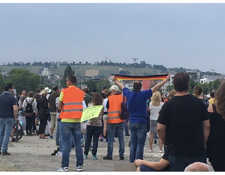 tonight1103's tweet photo. Genau heute und jetzt vor 6 Jahren stand ich zum zweiten Mal auf dem #Wasen in Cannstadt, bei einer weiteren #Querdenken711 Demo. Und wieder tolle Menschen kennengelernt bei einer absolut friedlichen Veranstaltung. 🫶🏻☀️ @Michael_Ballweg #S0905 https://t.co/n2SKZOUqXI