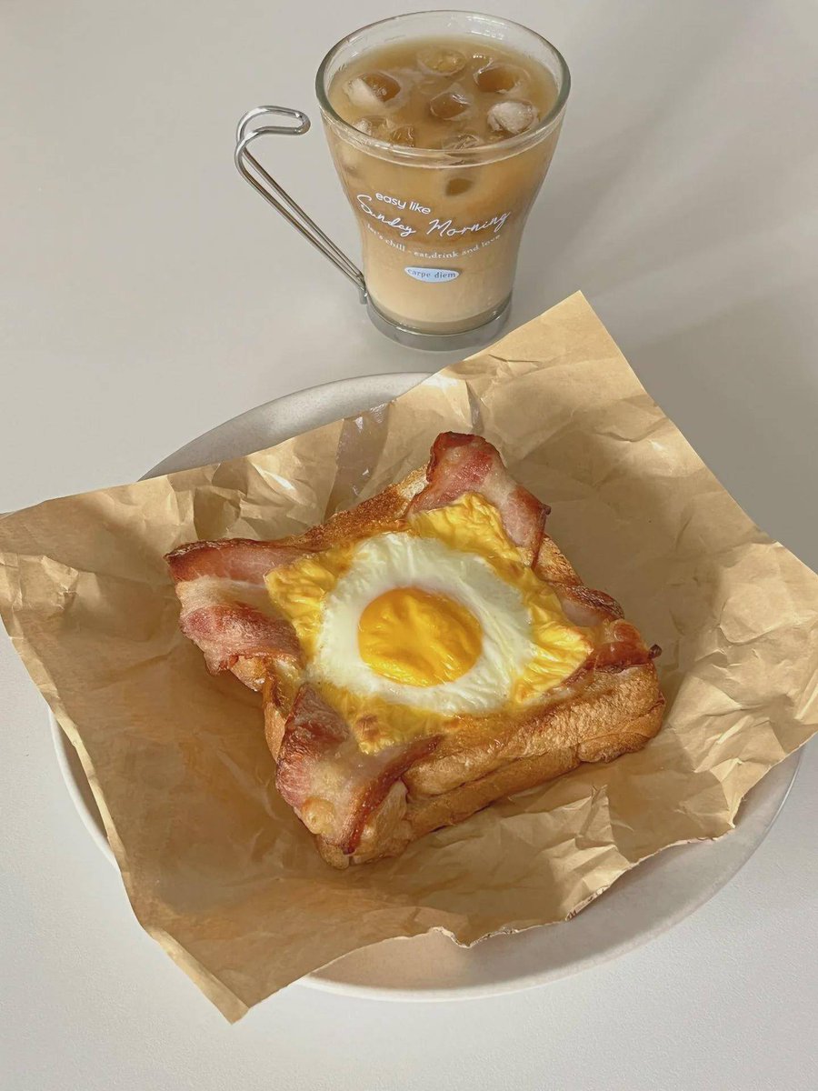 _3417699930302's tweet photo. "Sunny-side up eggs + crispy bacon + fresh cherry tomatoes  — a quick, cozy breakfast to fuel your day!  #BreakfastVibes #EasyMeals" https://t.co/Mxb89bBAGQ