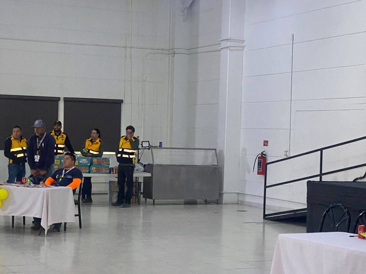FrenteSec31's tweet photo. Porque para el Sindicato Nacional Minero Metalúrgico Frente y para Don Carlos Pavón Campos  siempre son dias para hacer seguridad es por eso que continuamos con nuestra feria de seguridad ‼️
#SomosElFrente
#EstamosConPavon https://t.co/dNcaCwRx9Q