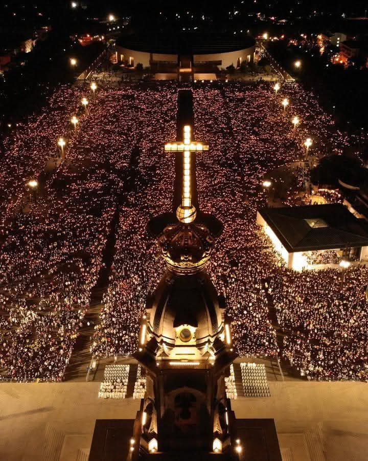 🇵🇹Multidões ENORMES são esperadas em Fátima, Portugal no dia 13 de maio para a Festa de Nossa Senhora de Fátima.