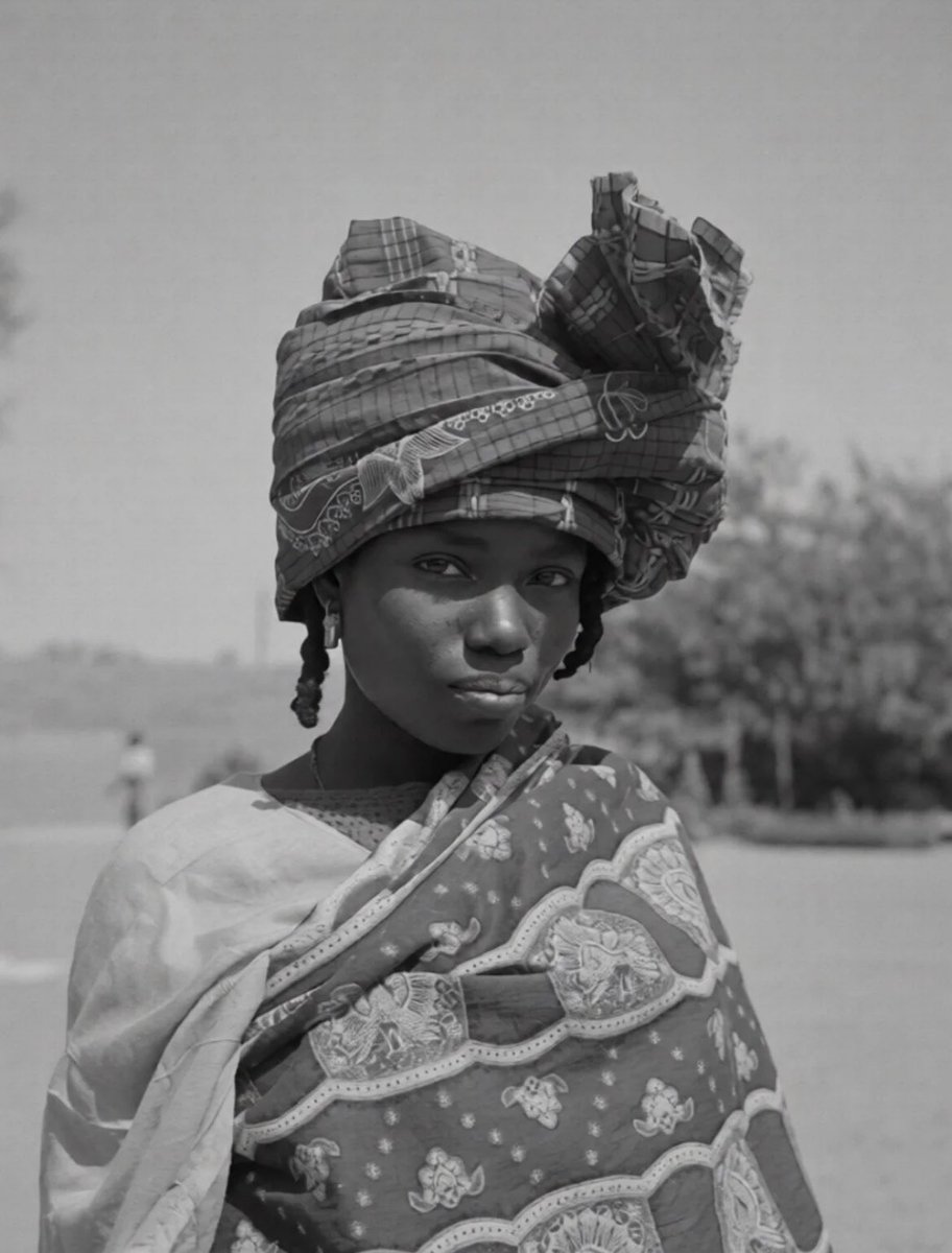 khaj_nat's tweet photo. Vintage pic of a beautiful Yoruba Woman || Nigeria 🇳🇬🫶🏾 https://t.co/DOqYMRptPK