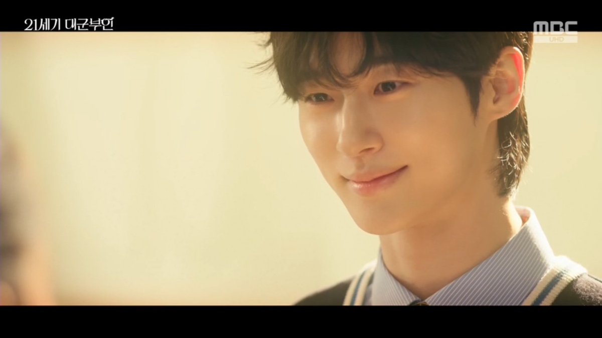 drowninginbaek's tweet photo. Yirang: "I gave up my dreams, my aspirations, and my heart.. why can't you give up yours?"

We got their past relationship #PerfectCrownEp10 https://t.co/cH1Ve87VRk
