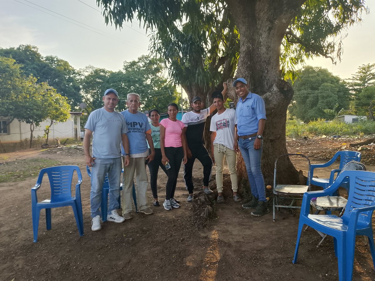 MPVCojedes_'s tweet photo. Siempre al servicio de nuestra Gente, sin olvidar de donde vinimos 🙏🇻🇪
#MPV
#ReconstrucciónNacional 
#JuntosEnMovimientoPorVzla https://t.co/r7wHTkAM3b