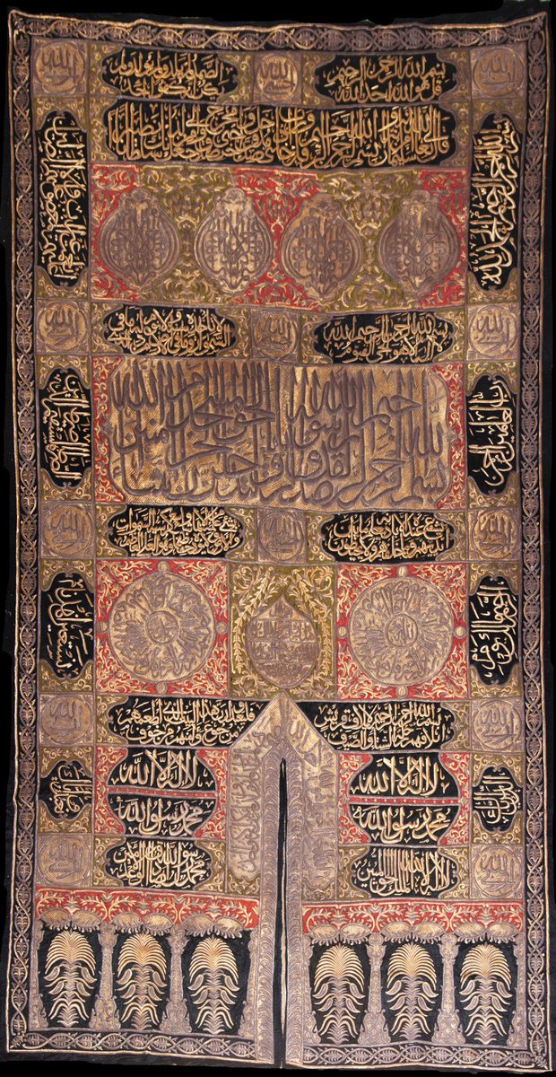 animusperse's tweet photo. رَبِّ إِنَّ الهُدَى هُدَاكَ وَآيَاتُكَ نُوْرٌ تَهْدِي بِهَا مَنْ تَشَاءُ 
كَمْ قَدْ رَأَيْنَا مَا لَيْسَ يَعْقِلُ قَدْ أُلْهِم مَا لَيْسَ يُلْهَمُ العُقَلَاءُ
إِذْ أَبَى الفِيْلُ مَا أَتَى صَاحِبُ الفِيْلِ وَلَمْ يَنْفَعِ الحِجَا والذَّكَاءُ 
وَيْحَ قَوْمٍ جَفَوْا نَبِيًّا بِأَرْضٍ أَلِفَتْهُ ضِبَابُهَا وَالظِّبَاءُ 
وَسَلَوْهُ وَحَنَّ جِذْعٌ إِلَيْهِ وَقَلَوْهُ وَوَدَّهُ الغُرَبَاءُ 
أَخْرَجُوْهُ مِنْهَا وَآوَاهُ غَارٌ وَحَمَتْهُ حَمَامَةٌ وَرْقَاءُ 
وَكَفَتْهُ بِنَسْجِهَا عَنْكَبُوْتٌ مَا كَفَتْهُ الحَمَامَةُ الحَصْدَاءُ 
فَنَحَا المُصْطَفَى المَدِيْنَةَ وَاشْتَاقَت إِلَيْهِ مِنْ مَكَّةَ الأَنْحَاءُ 
وَتَغَنَّت بِمَدْحِهِ الجِنُّ حَتَّى أَطْرَبَ الإِنْسَ مِنْهُ ذَاكَ الغِنَاءُ
