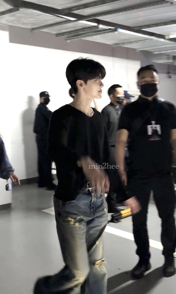 min_to_hee tweet media