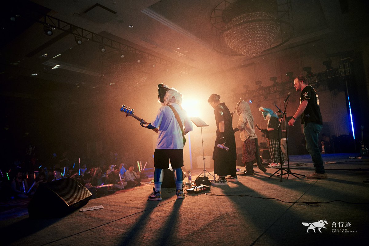 MrMo64572030's tweet photo. A band is meant to exude such coolness！！
📷：雾凇
#FursuitsFriday https://t.co/tKZocgjtE0