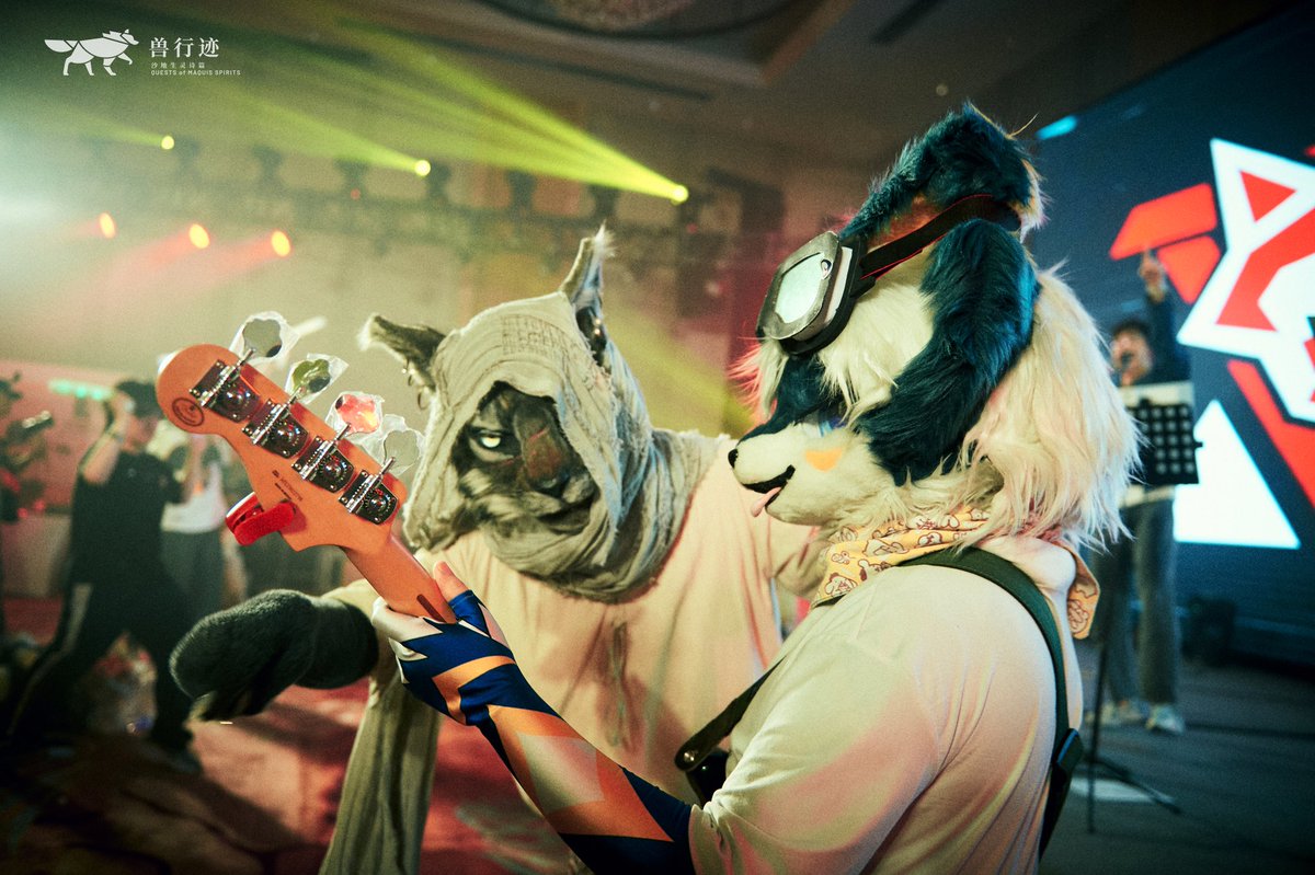 MrMo64572030's tweet photo. A band is meant to exude such coolness！！
📷：雾凇
#FursuitsFriday https://t.co/tKZocgjtE0