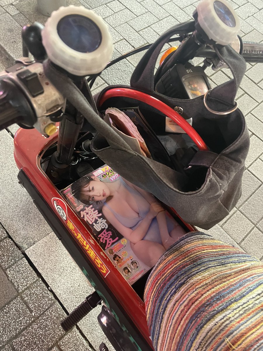 OSSAN401's tweet photo. モトコンポでモトコンポの本買ってきた
トップカバーにちょうどいいサイズだ https://t.co/lBIaNmbwzT