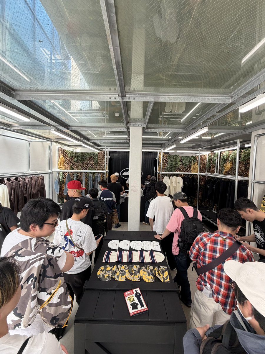 crtzrtw's tweet photo. 東京.
日曜日の営業時間: 10:00AM-18:00PM.

最終日.
全員集合. https://t.co/li2V9t8b6y
