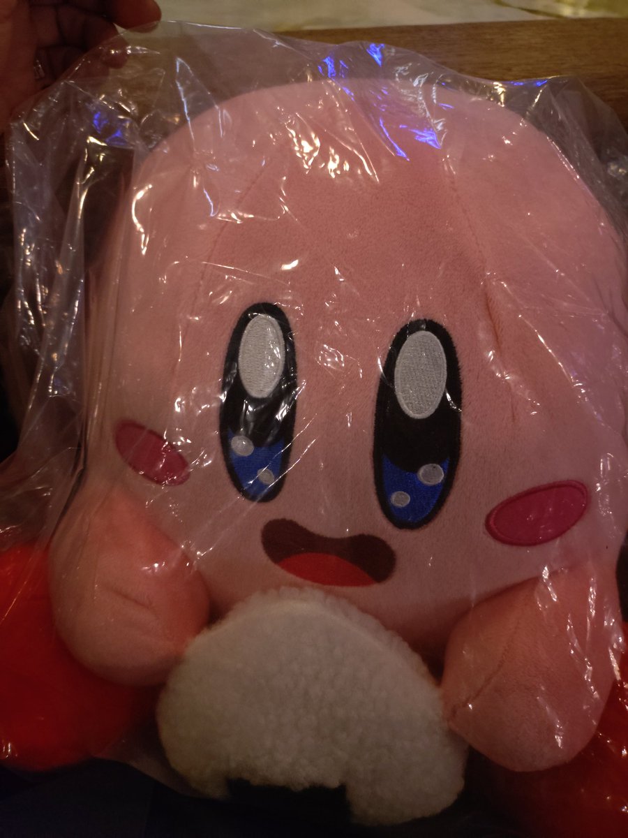 02291988K's tweet photo. 酔ってコンビニ行ったら 星のカービィの1番くじ１回やったらまさかのA賞当たった🤣 https://t.co/4x4elhmYtO