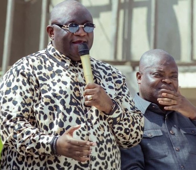 Castroabuba's tweet photo. VOICI  celui se croit uper savant, selon lui, il faut éduquer le président fatshi,  le SG KABUYA  et les hauts cadre de l'union sacrée.partageant le mm ADN avec le gouv( la megestion , la médiocrité et le sadisme) , cet ennemi du MANIEMA utilise les subterfuges pour maintenir un gouv vomi par toutes les composantes politiques de la province. #UDPSVAINCRA !