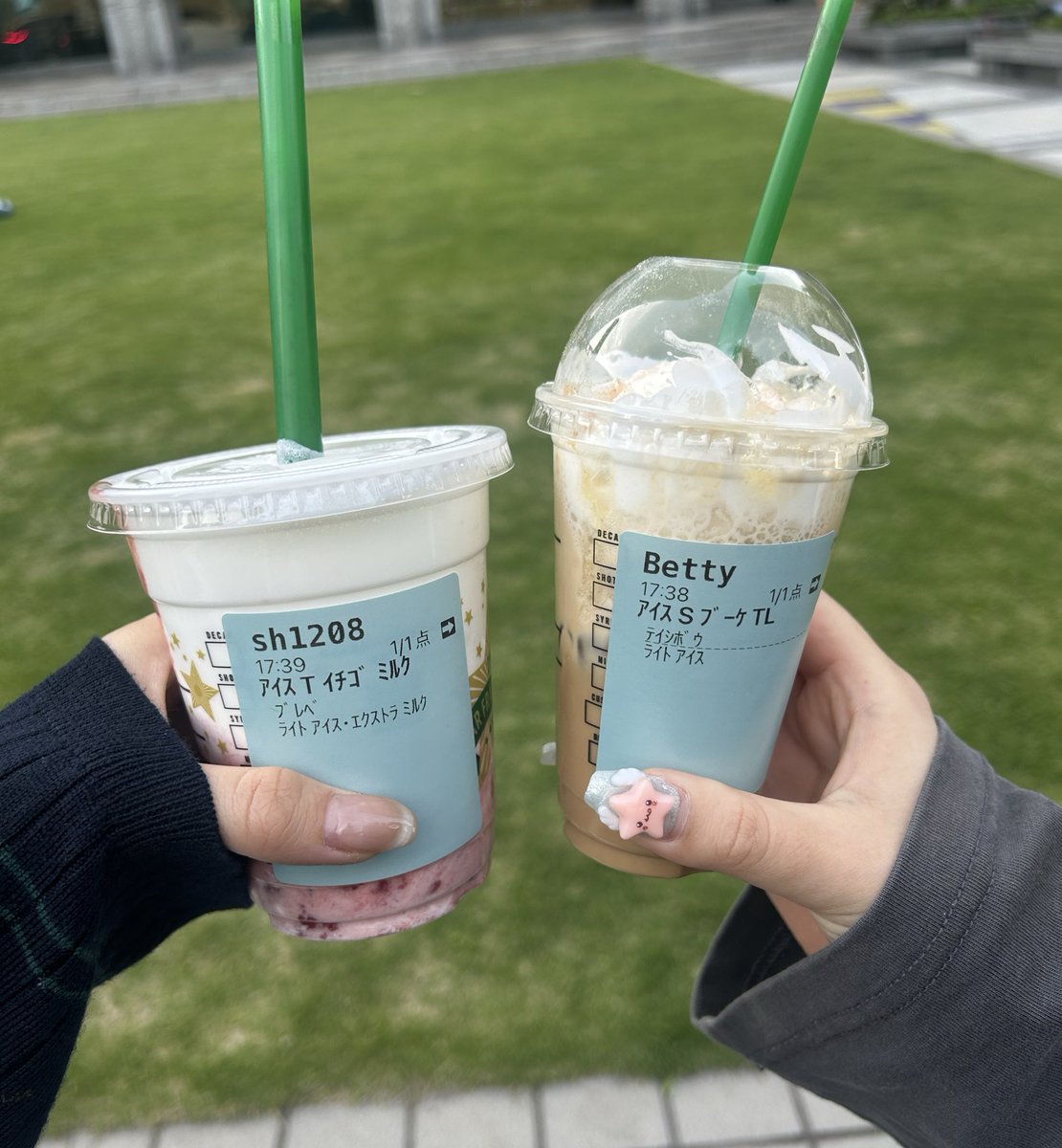 y______ano's tweet photo. スタバ新作のいちごミルク🍓🤍
ブレべに変更すると濃厚になって、本当においしいからおすすめ！！！！ https://t.co/VTEAeUrTN3