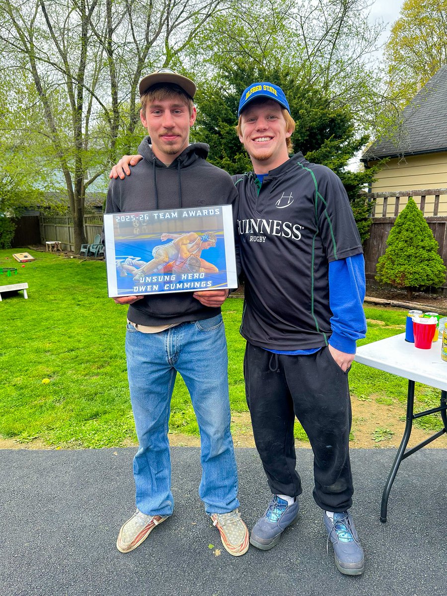 AlfredWrestling's tweet photo. Ox Gang end of year team awards! We asked each award winner to call up a teammate or group of guys who they felt helped them to earn this honor. Unsung Hero award goes to Owen Cummings! #alfredstate #bluecollar #oxgang https://t.co/Z96EZQ2Hnw