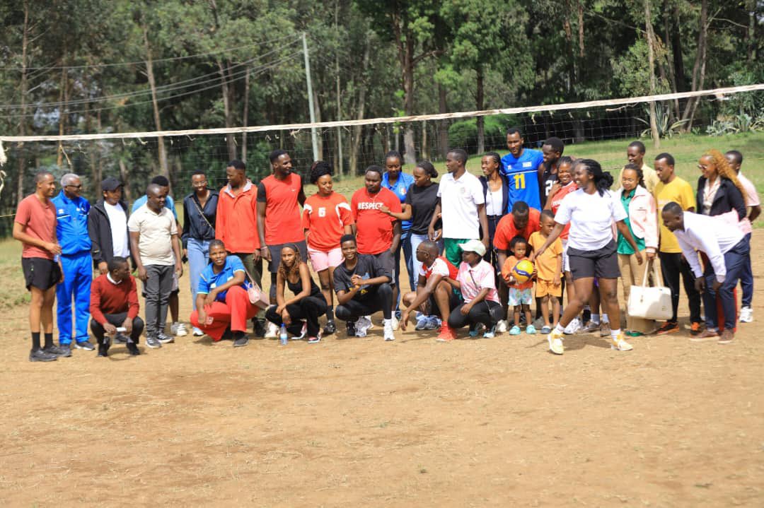 Radiotv10rwanda's tweet photo. Frere Rudasingwa Karemera Camille wabaye umuyobozi imyaka w’Urwunge rw'amashuri rwitiriwe Mutagatifu Aloys rw'i Rwamagana ( Grouper scolaire Saint Aloys Rwamagana) mu gihe cy’Imyaka irenga 25, akagira uruhare mu kuzamura Impano z’abakina imikino y’Amabobo by’umwihariko Volleyball na Handball bamusuye bakina imikino itandukanye.

Frere Rudasingwa Karemera Camille yayoboye Urwunge rw'amashuri rwitiriwe Mutagatifu Aloys rw'i Rwamagana kuva mu 1998 asimbuye Frere Kamuhanda witabye Imana . Yateje imbere uburezi muri iryo shuri ndetse yazamuye siporo mu mikino itandukanye nk'umupira w'amaguru , volleyball , basketball,athletisme ndetse na Handball.F rere Camille yabaye umwe mu bayoboye  ibikorwa bya siporo mu mashuri igihe kinini.