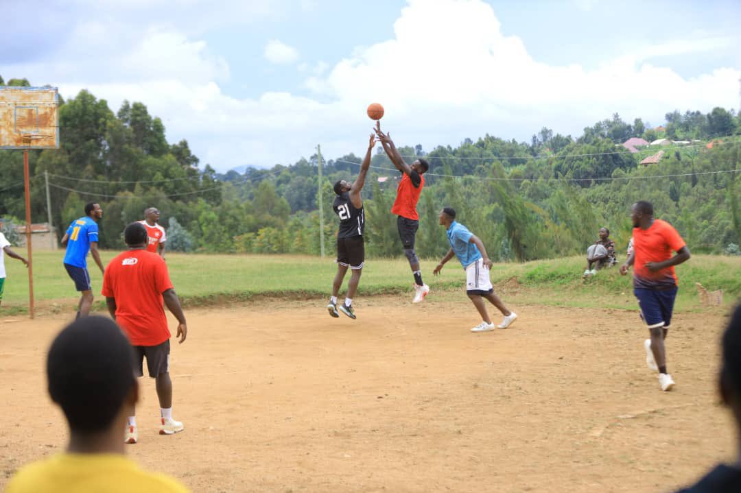 Radiotv10rwanda's tweet photo. Frere Rudasingwa Karemera Camille wabaye umuyobozi imyaka w’Urwunge rw'amashuri rwitiriwe Mutagatifu Aloys rw'i Rwamagana ( Grouper scolaire Saint Aloys Rwamagana) mu gihe cy’Imyaka irenga 25, akagira uruhare mu kuzamura Impano z’abakina imikino y’Amabobo by’umwihariko Volleyball na Handball bamusuye bakina imikino itandukanye.

Frere Rudasingwa Karemera Camille yayoboye Urwunge rw'amashuri rwitiriwe Mutagatifu Aloys rw'i Rwamagana kuva mu 1998 asimbuye Frere Kamuhanda witabye Imana . Yateje imbere uburezi muri iryo shuri ndetse yazamuye siporo mu mikino itandukanye nk'umupira w'amaguru , volleyball , basketball,athletisme ndetse na Handball.F rere Camille yabaye umwe mu bayoboye  ibikorwa bya siporo mu mashuri igihe kinini.