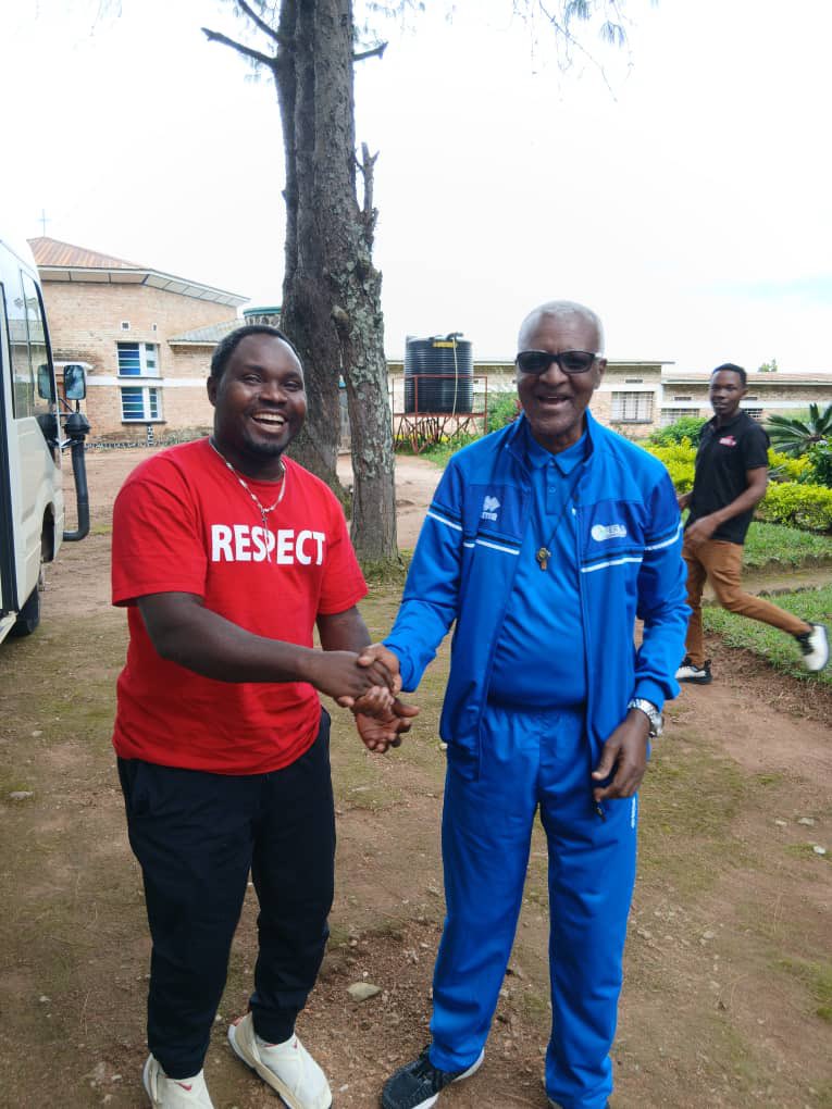 Radiotv10rwanda's tweet photo. Frere Rudasingwa Karemera Camille wabaye umuyobozi imyaka w’Urwunge rw'amashuri rwitiriwe Mutagatifu Aloys rw'i Rwamagana ( Grouper scolaire Saint Aloys Rwamagana) mu gihe cy’Imyaka irenga 25, akagira uruhare mu kuzamura Impano z’abakina imikino y’Amabobo by’umwihariko Volleyball na Handball bamusuye bakina imikino itandukanye.

Frere Rudasingwa Karemera Camille yayoboye Urwunge rw'amashuri rwitiriwe Mutagatifu Aloys rw'i Rwamagana kuva mu 1998 asimbuye Frere Kamuhanda witabye Imana . Yateje imbere uburezi muri iryo shuri ndetse yazamuye siporo mu mikino itandukanye nk'umupira w'amaguru , volleyball , basketball,athletisme ndetse na Handball.F rere Camille yabaye umwe mu bayoboye  ibikorwa bya siporo mu mashuri igihe kinini.
