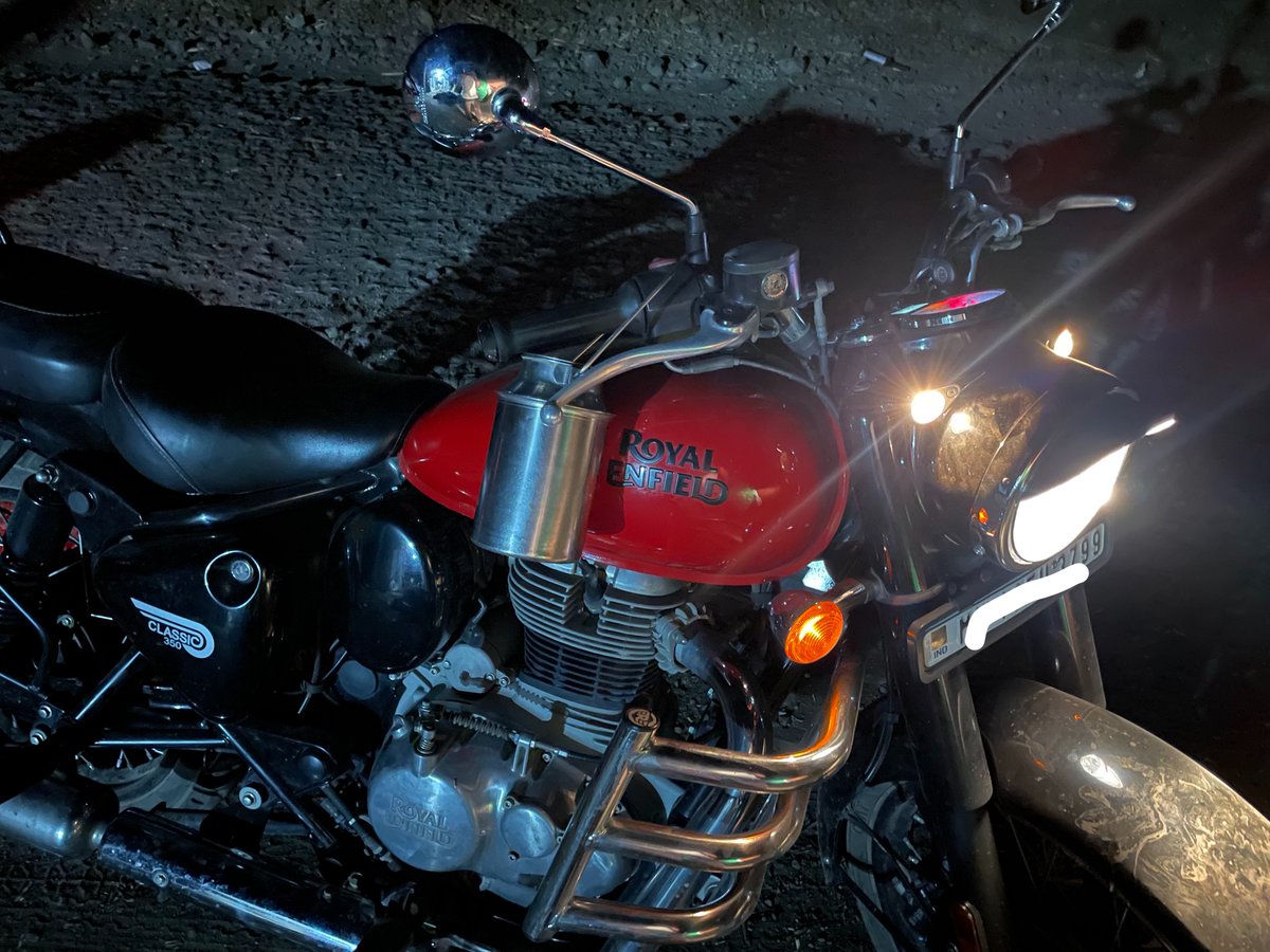 VIRENDRA1144's tweet photo. Red Wine🍷

#Classic350 #RoyalEnfield https://t.co/cbzh9FwdWE