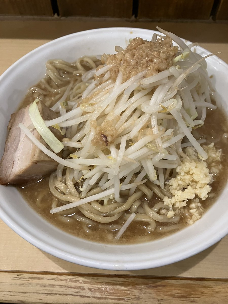 DarkWing0000's tweet photo. なんかシンプルに二郎系食べたくなったので影武者
こういうのでいい https://t.co/HN7t1lQheC