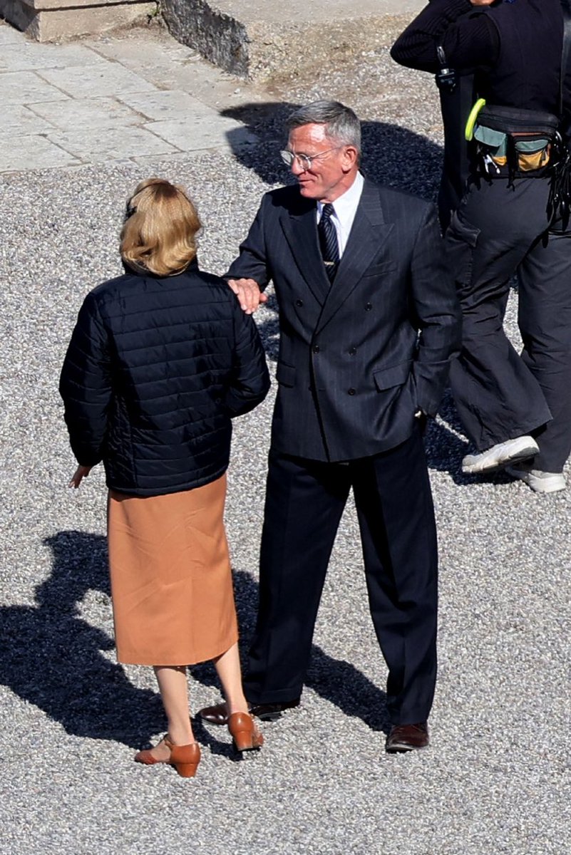DanielCraigUPD's tweet photo. Daniel Craig on the set of Damien Chazelle’s untitled prison drama at the Old Fortress Corfu 🇬🇷 on 25 April 2026. 

📸 via 嗨Q电影 https://t.co/t0cqAyB4N8