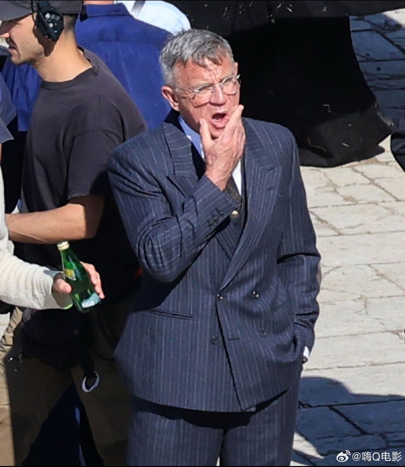 DanielCraigUPD's tweet photo. Daniel Craig on the set of Damien Chazelle’s untitled prison drama at the Old Fortress Corfu 🇬🇷 on 25 April 2026. 

📸 via 嗨Q电影 https://t.co/t0cqAyB4N8