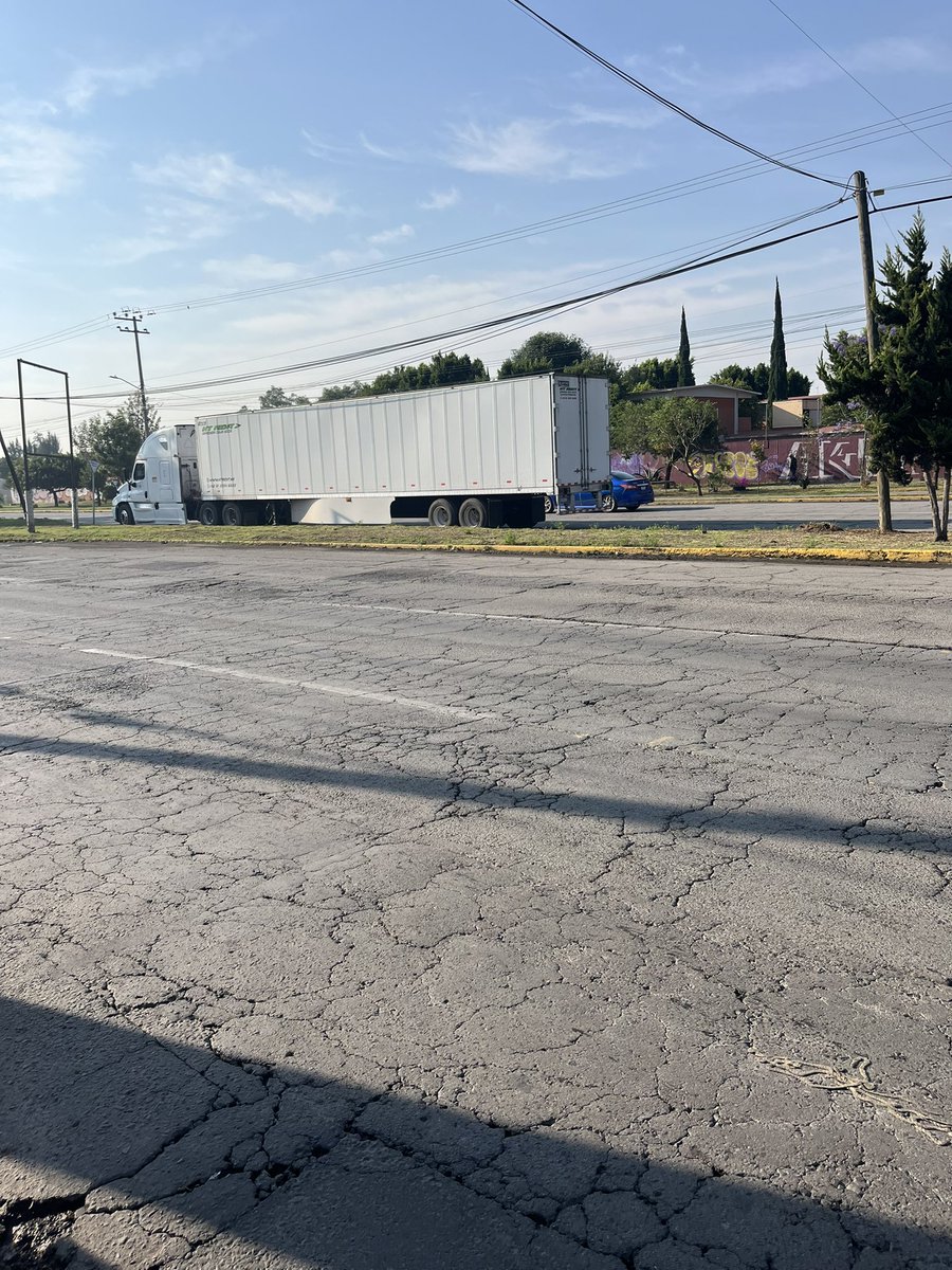 Albertozamora32's tweet photo. @GobIzcalli @zonaceroedomex No a trailers en Huehuetoca, no es estacionamiento o si, más de 12 horas en el mismo lugar. https://t.co/p6k1GUCRTO