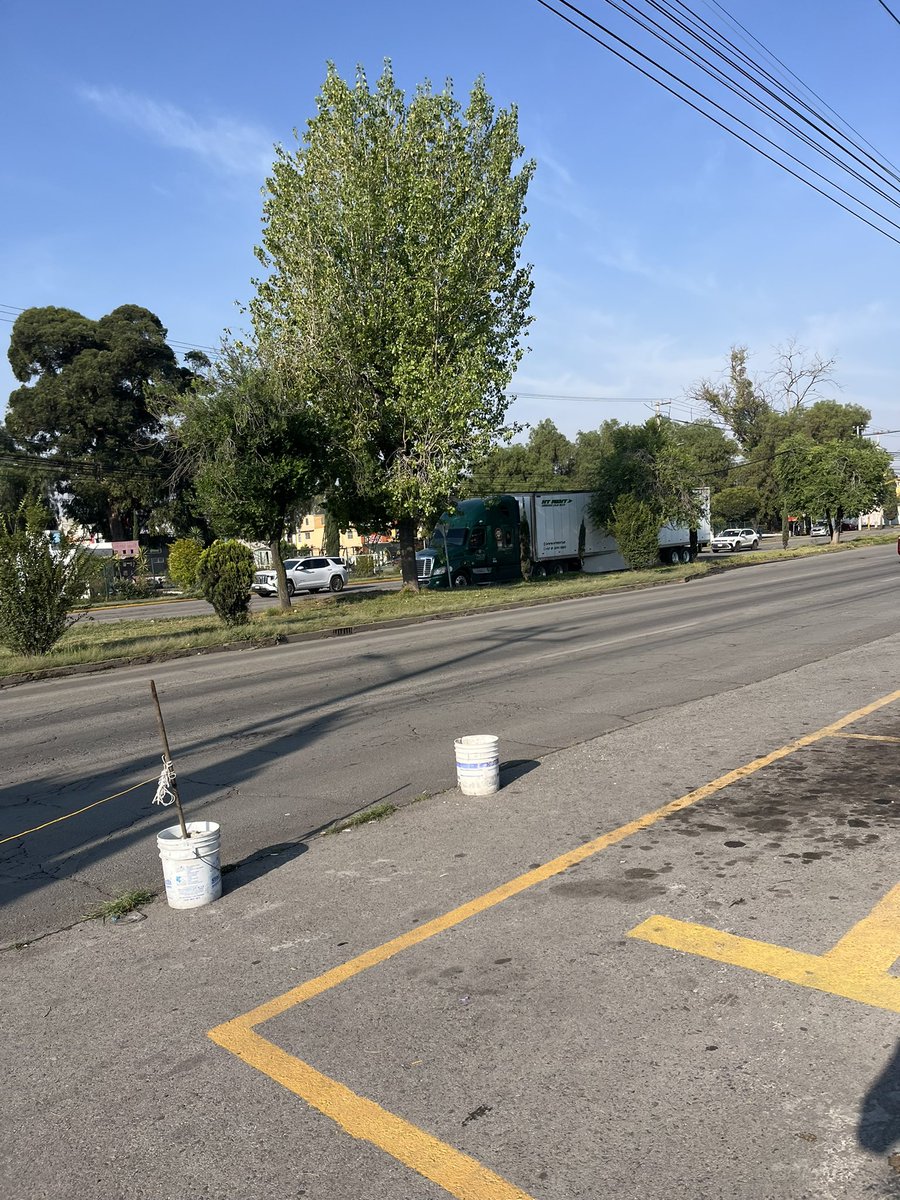 Albertozamora32's tweet photo. @GobIzcalli @zonaceroedomex No a trailers en Huehuetoca, no es estacionamiento o si, más de 12 horas en el mismo lugar. https://t.co/p6k1GUCRTO