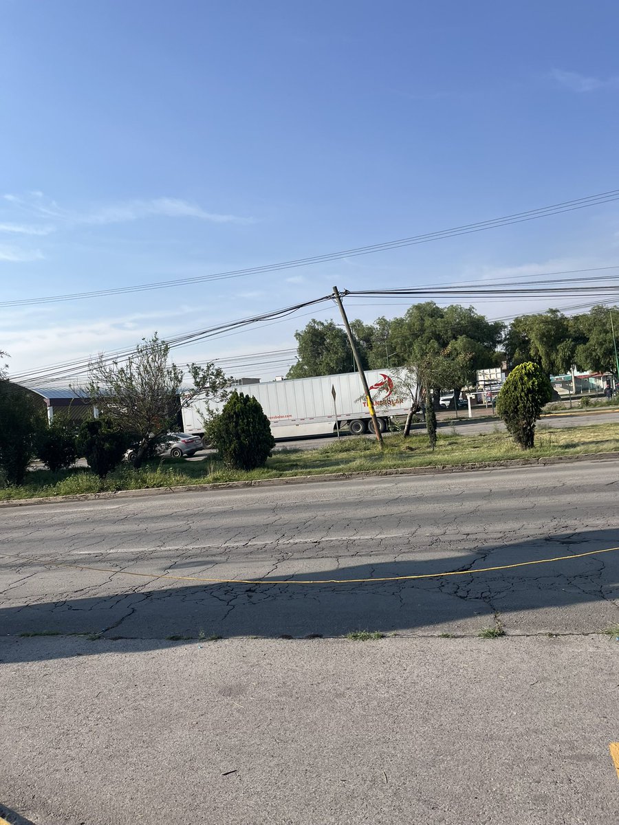 Albertozamora32's tweet photo. @GobIzcalli @zonaceroedomex No a trailers en Huehuetoca, no es estacionamiento o si, más de 12 horas en el mismo lugar. https://t.co/p6k1GUCRTO