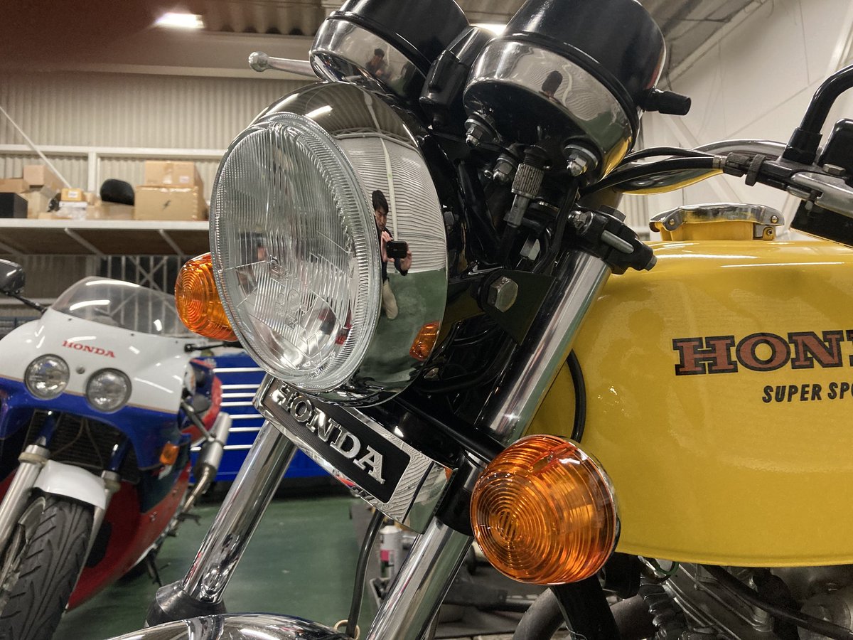 ohiemotor's tweet photo. “おお400、お前は風だ”って言葉、今も似合いますね😌
＃CB400
＃ホンダ
＃バイクのある風景
＃荒尾
＃熊本
＃昭和の香り https://t.co/Uk8916tOmI