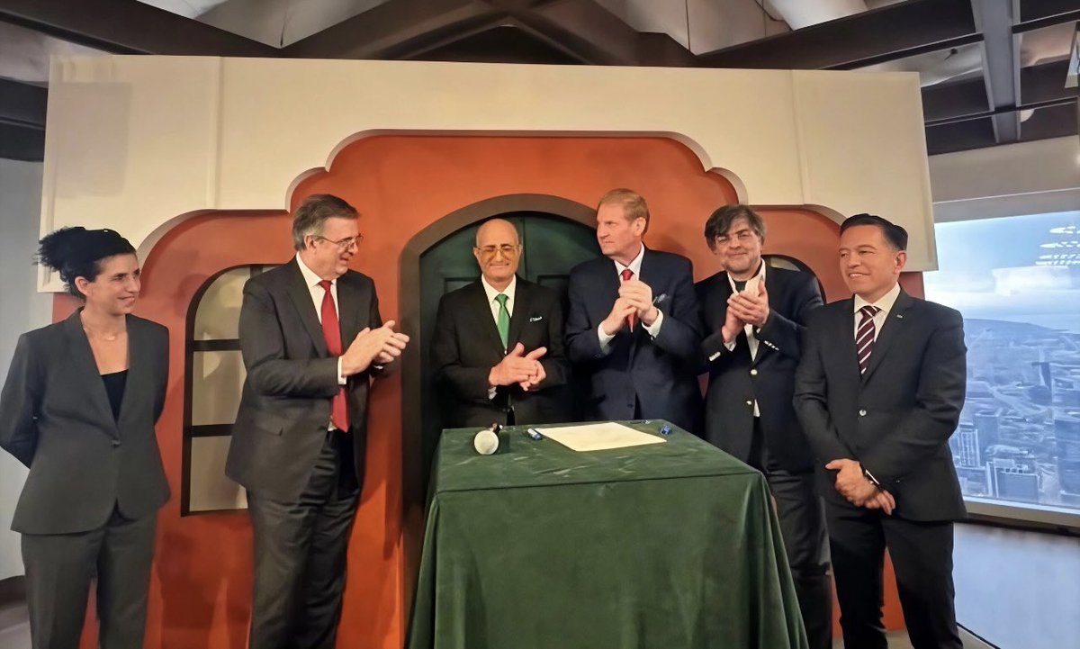 #CNHIDALGO | Hidalgo sigue atrayendo inversión internacional.

El <a href="/gobiernohidalgo/">Gobierno Hidalgo</a> firmó un Memorándum de Entendimiento con la empresa canadiense Solar International Core Canada (SICC), que proyecta una inversión de 2 mil millones de dólares para el sector farmacéutico en el Polo