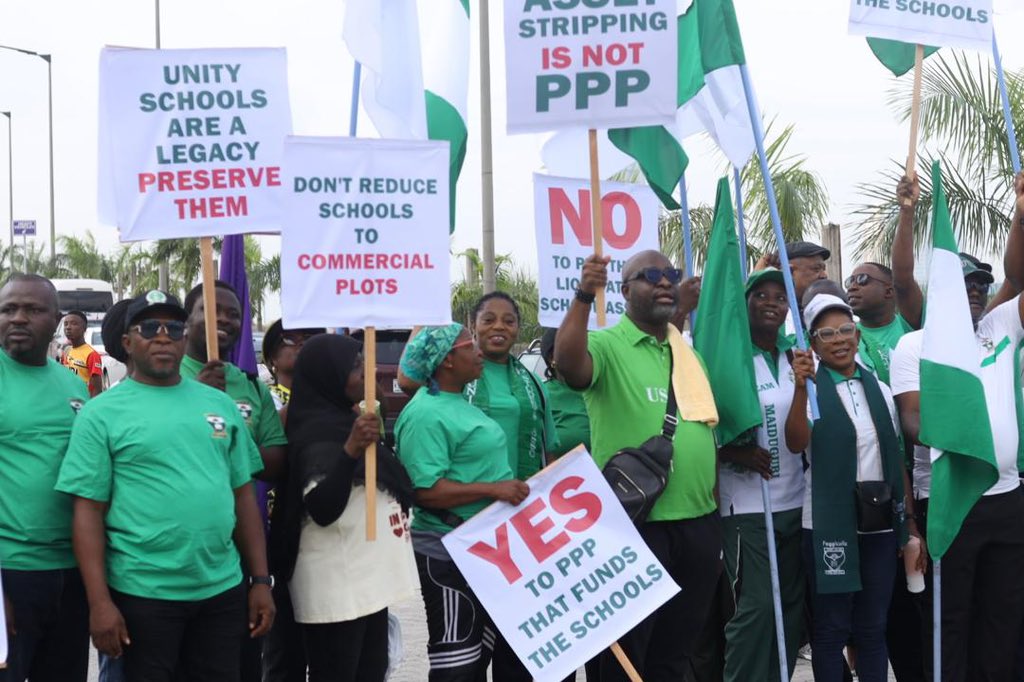 peace_igho's tweet photo. The government went to sell Unity School to private developers. Is education not important to these people?? 🤦🏽‍♀️

 #USOSAAwarenessWalk https://t.co/GGoxOCGJqg