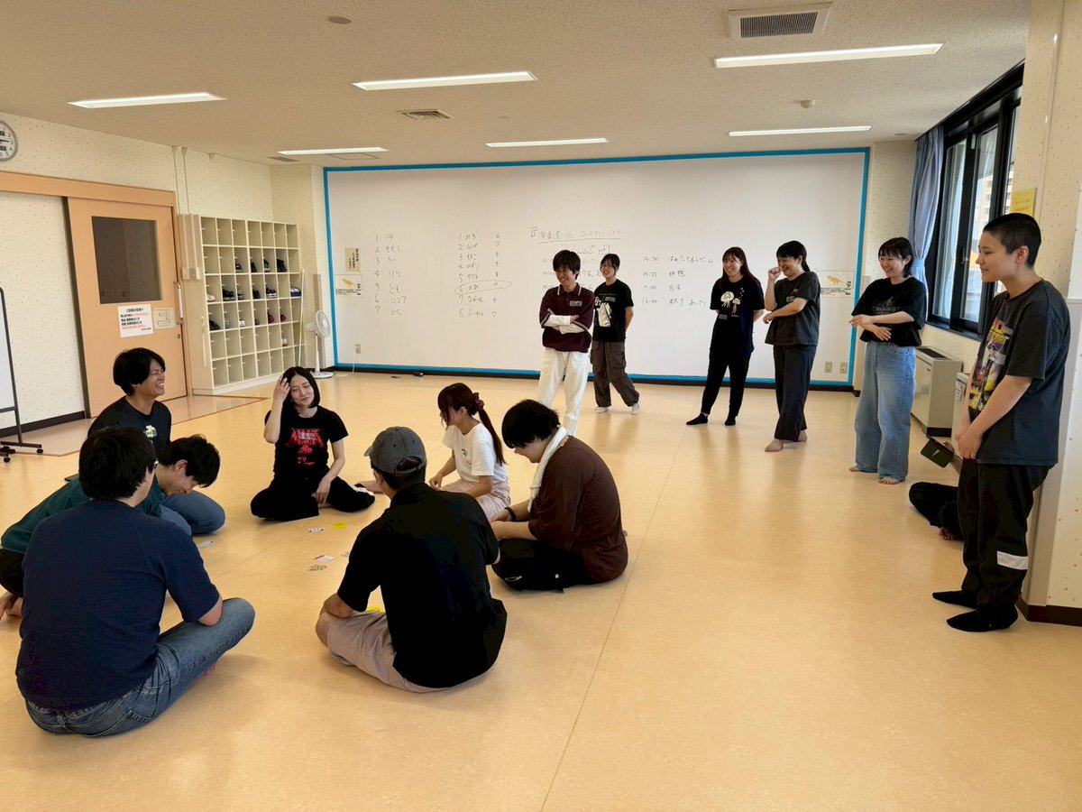 roadsidetheater's tweet photo. 本日のワークショップ、沢山の方にご参加いただきました。
誠にありがとうございました！
シアターゲームや短いお芝居作りを通して、楽しんでいただけていましたら幸いです。
また次回も一緒に演劇で遊びましょう✨️

#演劇企画ロードサイド・シアター #ワークショップ #芝居 https://t.co/Pc9pIjy8BK