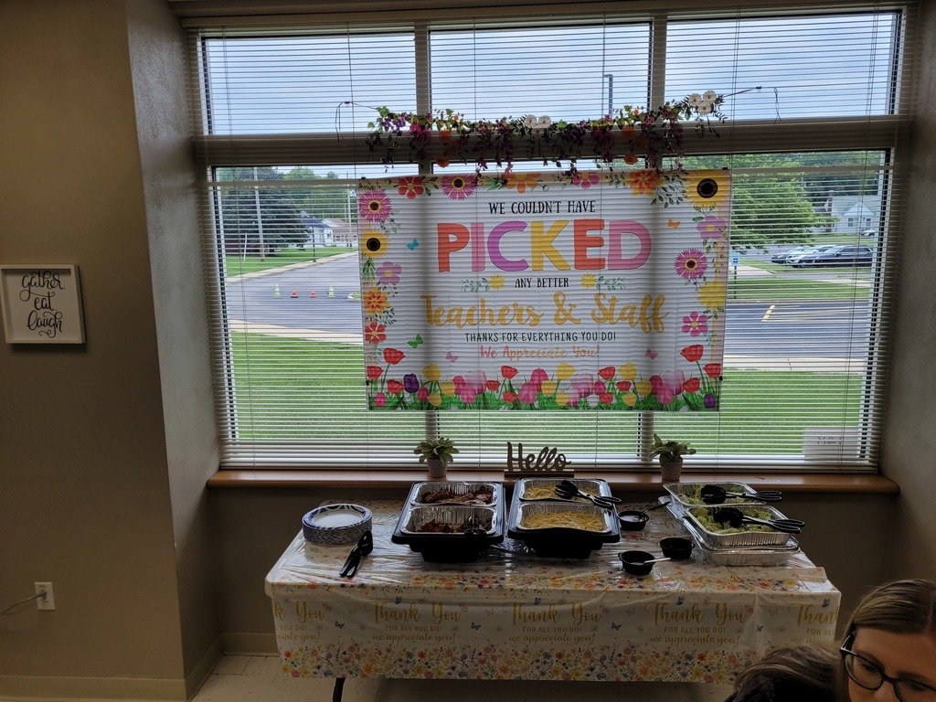 stjacobcubs's tweet photo. 💜This Staff Appreciation Week, we want to celebrated the incredible educators and staff who make our school a place where students thrive every single day. Thank you for all that you do! 💜 https://t.co/osbBGTP2E7