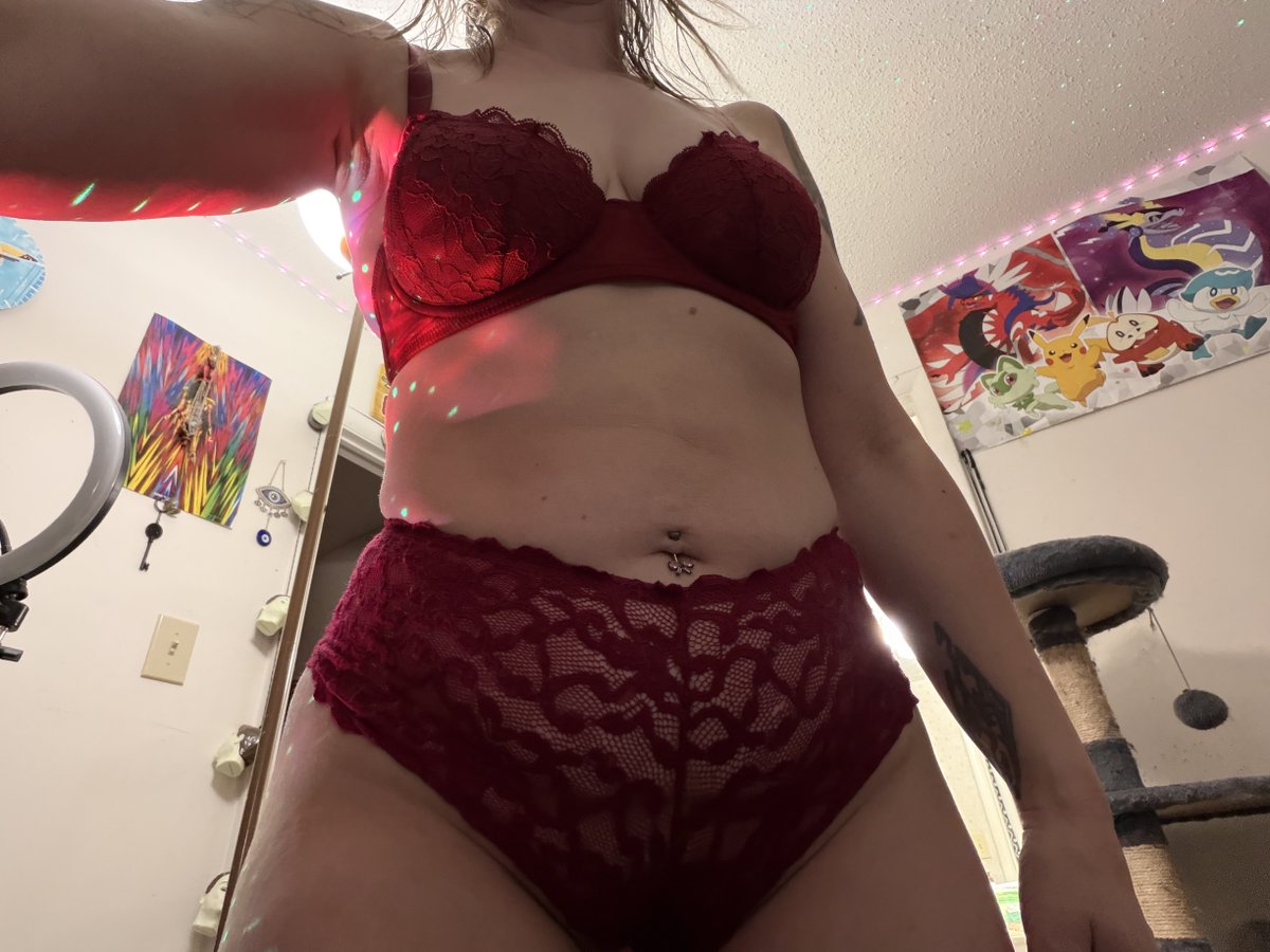 onlyfans.com/pikagurlx

fansly.com/pikagurloffical