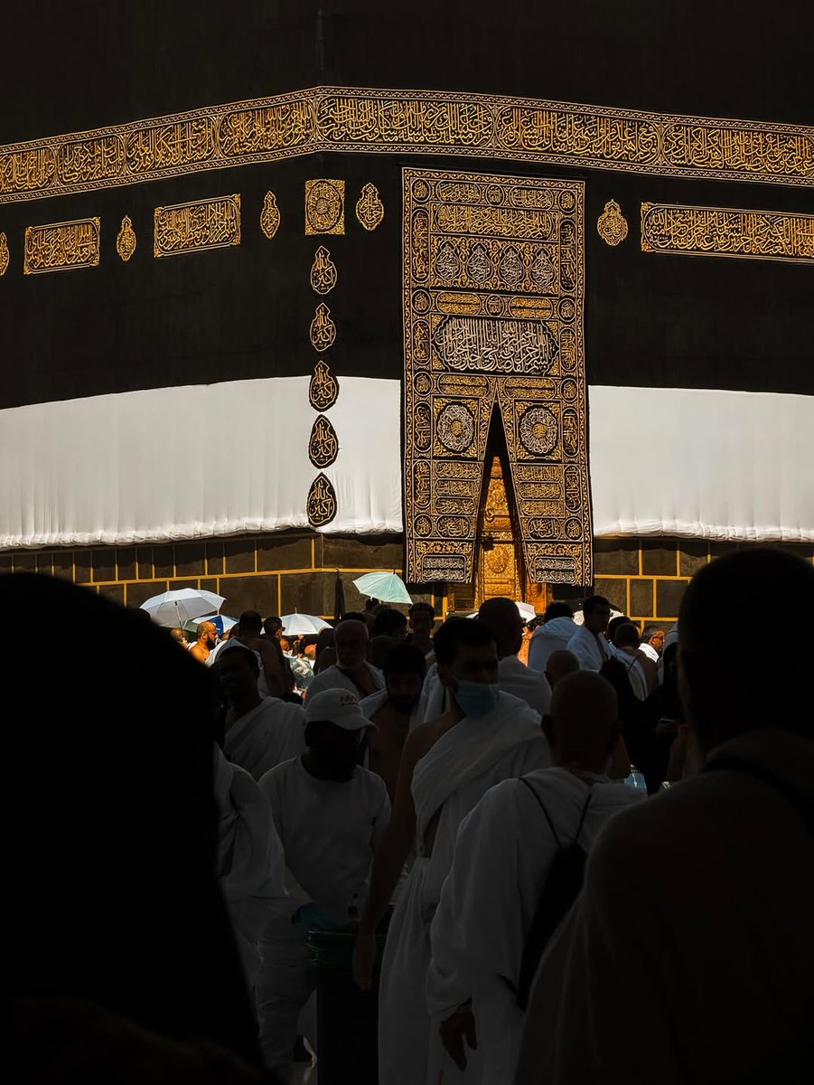 HaramainInfo's tweet photo. To stand before the Kaaba is to find the peace the world cannot give. From the intricate calligraphy of the Kiswah to the quiet touch of a hand against ancient stone, every moment here is a prayer answered.

#HaramainInfo #dhulqadah #1447H https://t.co/IixX38Cazm