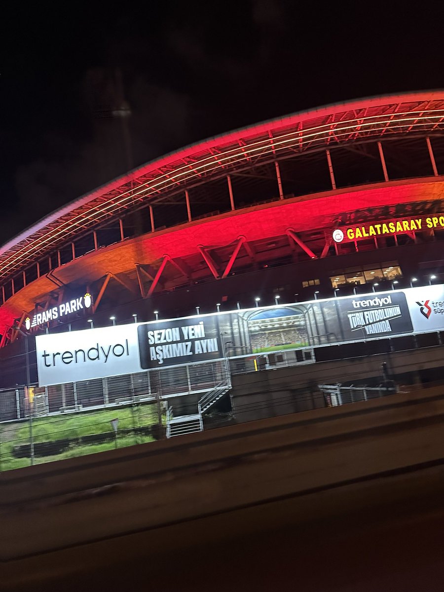 TraderxVersuz6's tweet photo. ŞEREFTİR SENİ SEVMEK #GALATASARAY 
#gsray 

Bugün günlerden GALATASARAY ❤️💛 

Mayıslar bizimdir … https://t.co/gInA3hOWJl