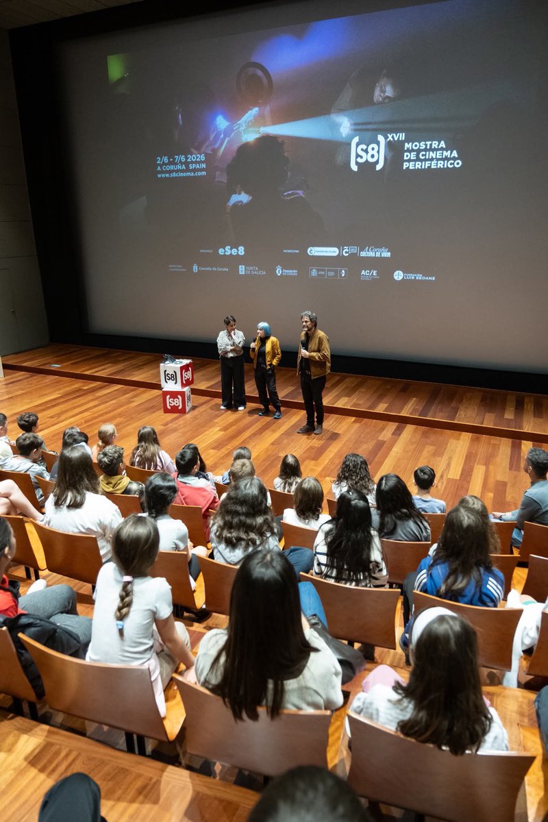 ceipramonsagra's tweet photo. Dentro do proxecto de centro ‘Luces, cámara... Acción’, o alumnado de 6°EP participou nas sesións para escolares da Mostra Internacional de Cinema periférico S8 @s8cinema onde puido descubrir a Coruña dos seus avós retratada en fílmico de 16 mm: as pezas El cochecito e Auriga. https://t.co/9knkgtFQM5