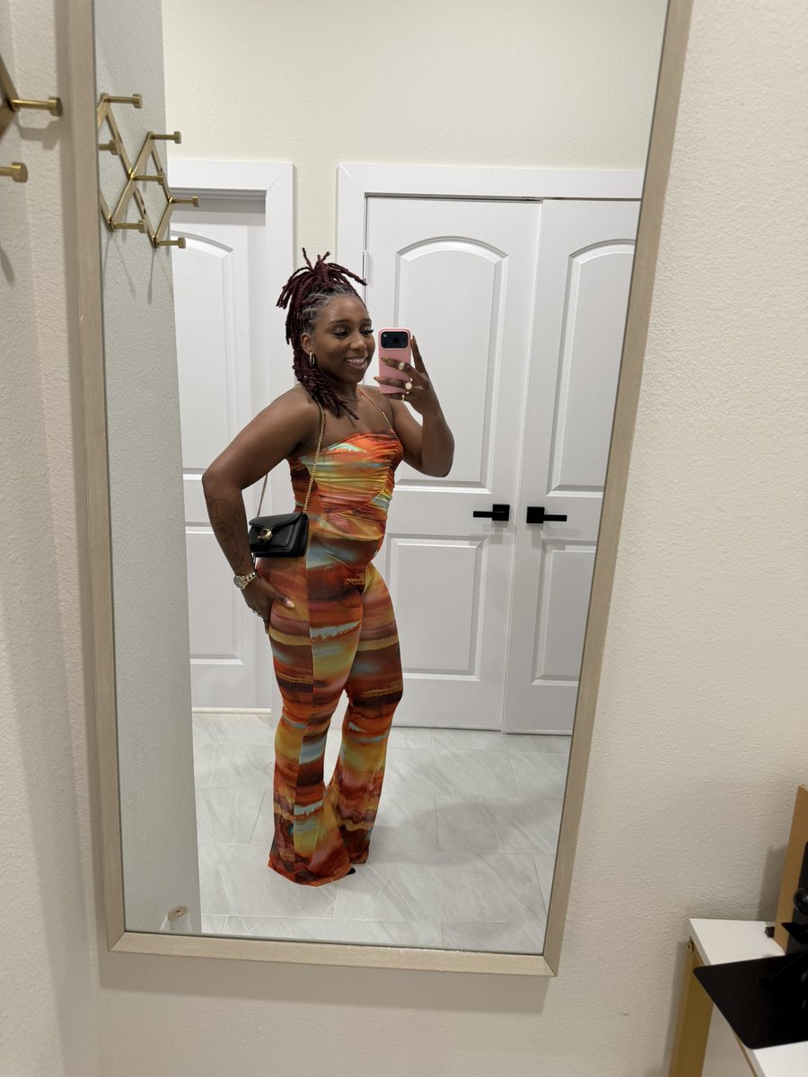 Buttaasworth's tweet photo. 🧡💋 https://t.co/eGK7QsAKLr