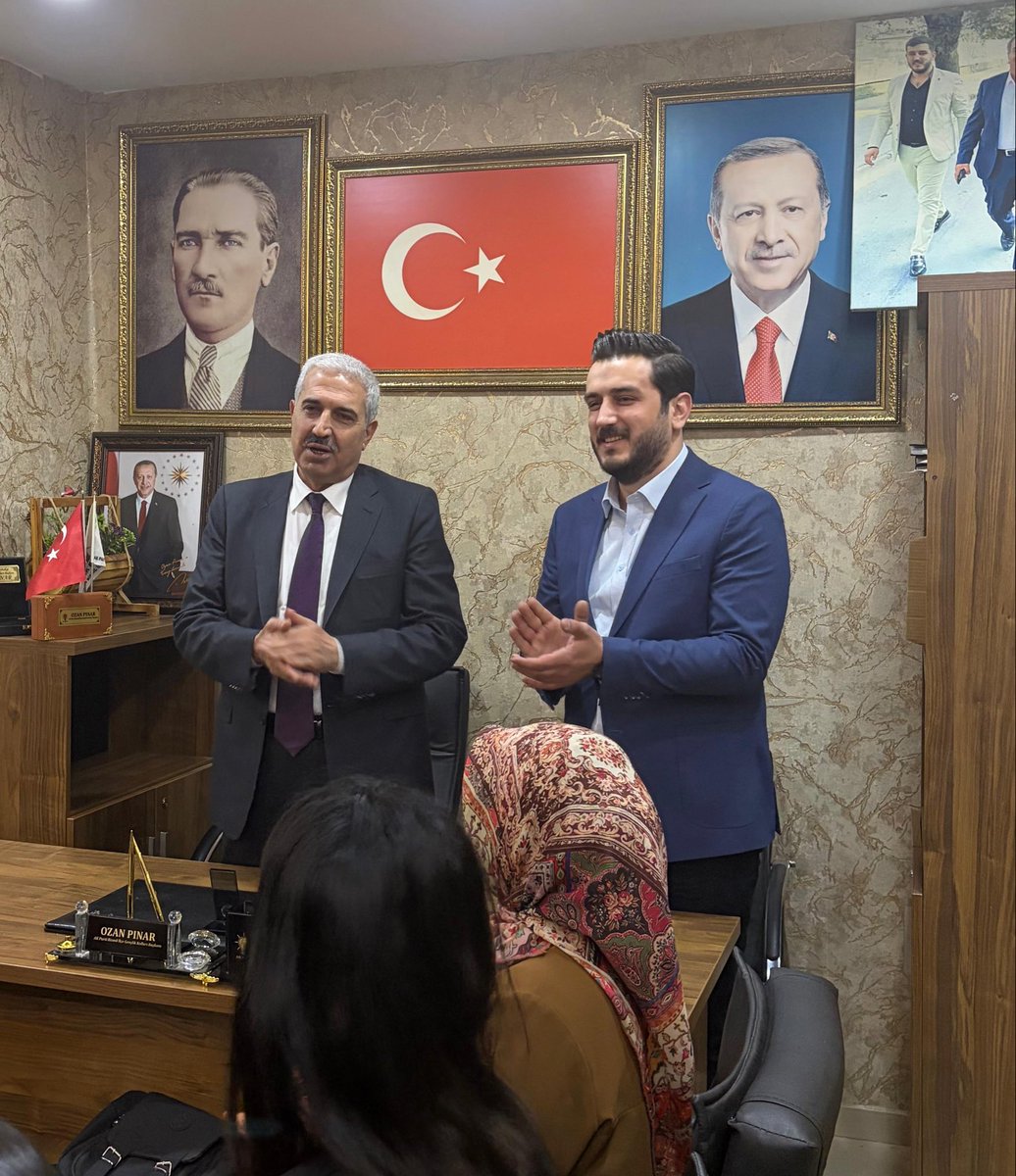 BismilAkgenclik's tweet photo. 📍 AK Parti Bismil İlçe Gençlik Kolları

İl Başkanımız Sayın Ömer İler’in katılımlarıyla, İlçe Gençlik Kolları Başkanımız Sayın Ozan Pınar ve kıymetli yönetim kurulu üyelerimizle bir araya gelerek istişare toplantımızı gerçekleştirdik.

Türkiye Yüzyılı hedefleri doğrultusunda gençliğin taşıdığı sorumluluk, heyecan ve dava bilinci üzerine verimli değerlendirmelerde bulunduk.

Birlik ve beraberlik içerisinde; güçlü teşkilat yapımızla, gençlerimizle omuz omuza çalışmaya ve Bismil’imiz için durmadan yürümeye devam edeceğiz.

@avyusufibis 
@osmannazlier 
@ferdisenel25 
@GalipEnsarioglu 
@Kepoluasuna 
@mehmetsaityaz 
@omer_iler 
@enesscimen 
@ozanpinar21